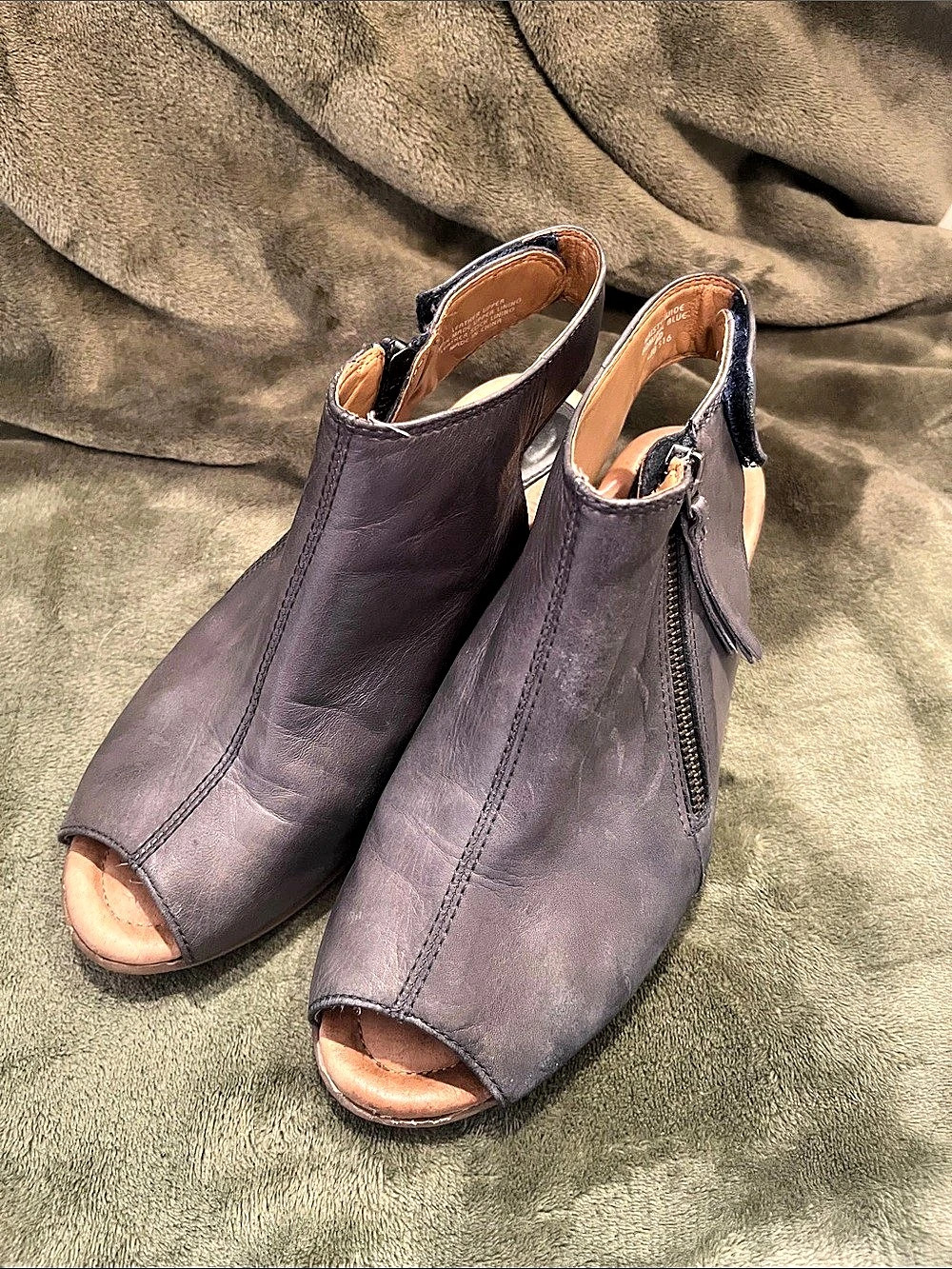 Earth Leather Open-Toe Ankle Heels in Blue size 6 wide